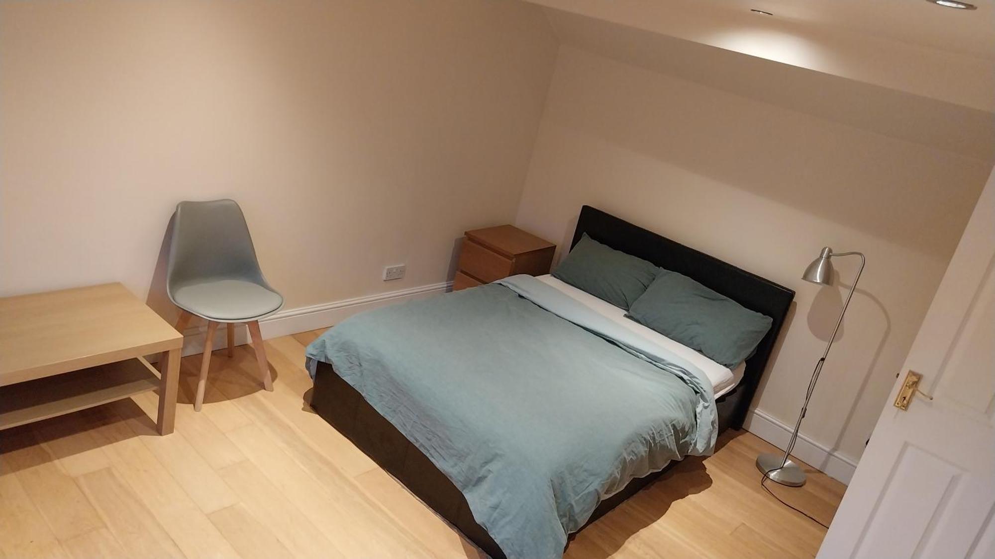 Big Ensuite With Shower And Rest And Good Garden View *